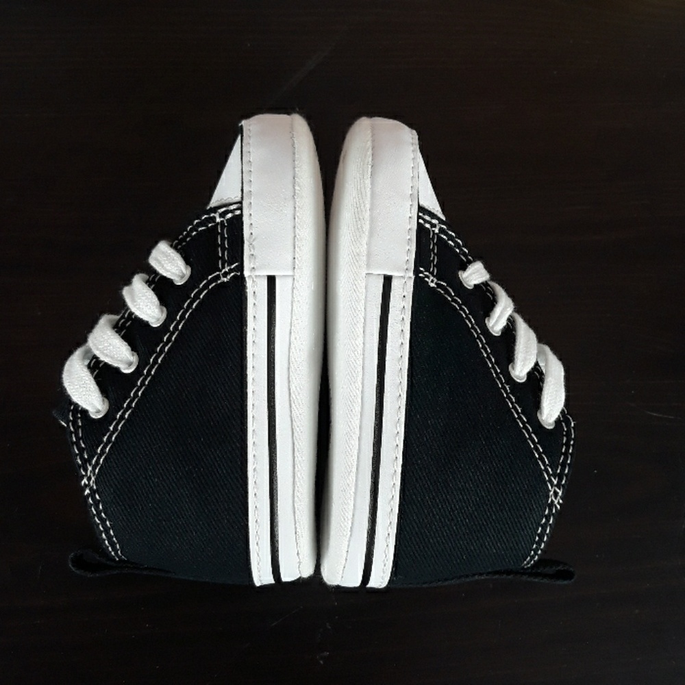 🆕️SALE❗NWB Converse Black Baby Shoes/Soft Bottoms - Picture 5 of 7